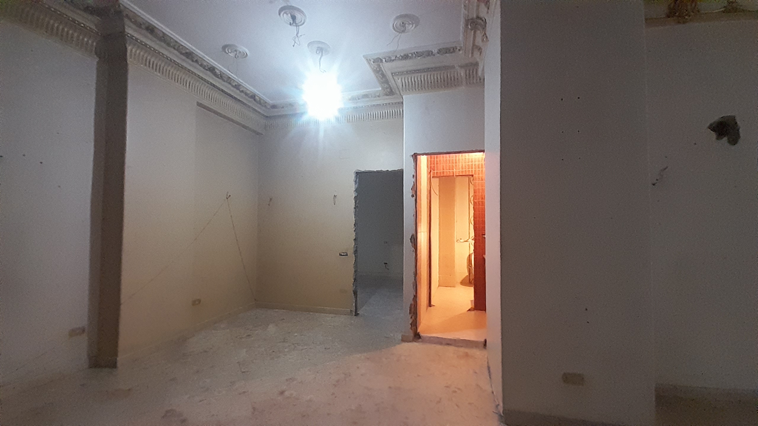 محل للإيجار في المهندسين 200م  يصلح لكافة الأنشطة  في شارع رئيسي موقع مميز .