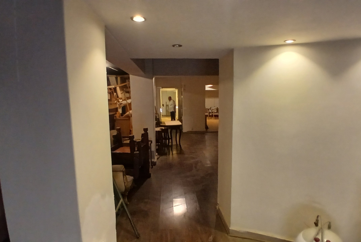 محل للبيع في المهندسين  133م في شارع رئيسى  سوبر لوكس .
