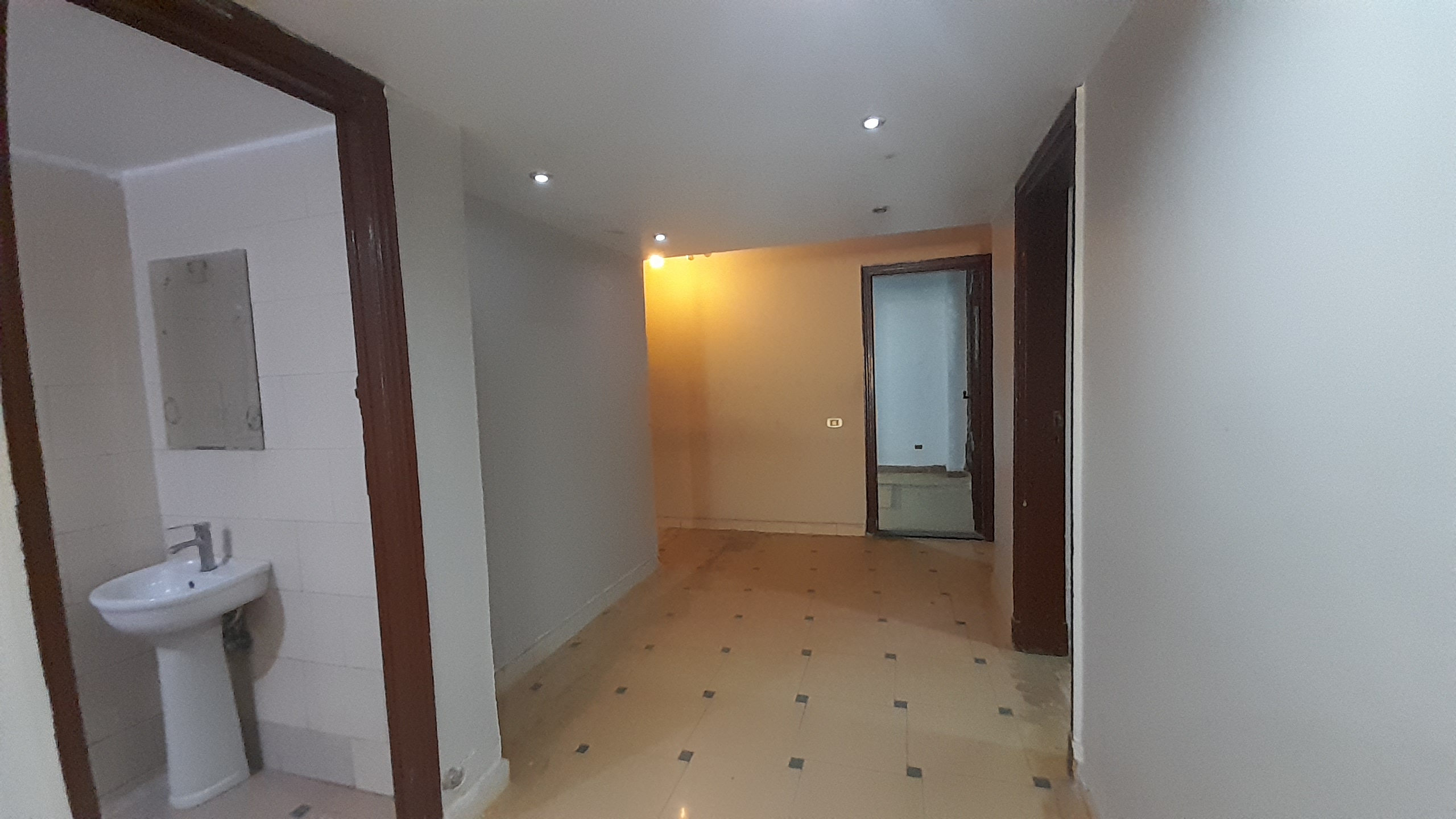محل للبيع في المهندسين 200م في شارع رئيسى سوبر لوكس (11) محل للبيع في المهندسين مربع نادى الصيد 210م سوبر لوكس .