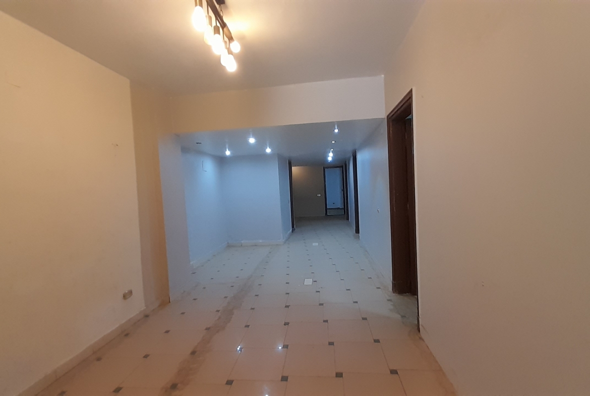 محل للبيع في المهندسين مربع نادى الصيد 210م  سوبر لوكس  .