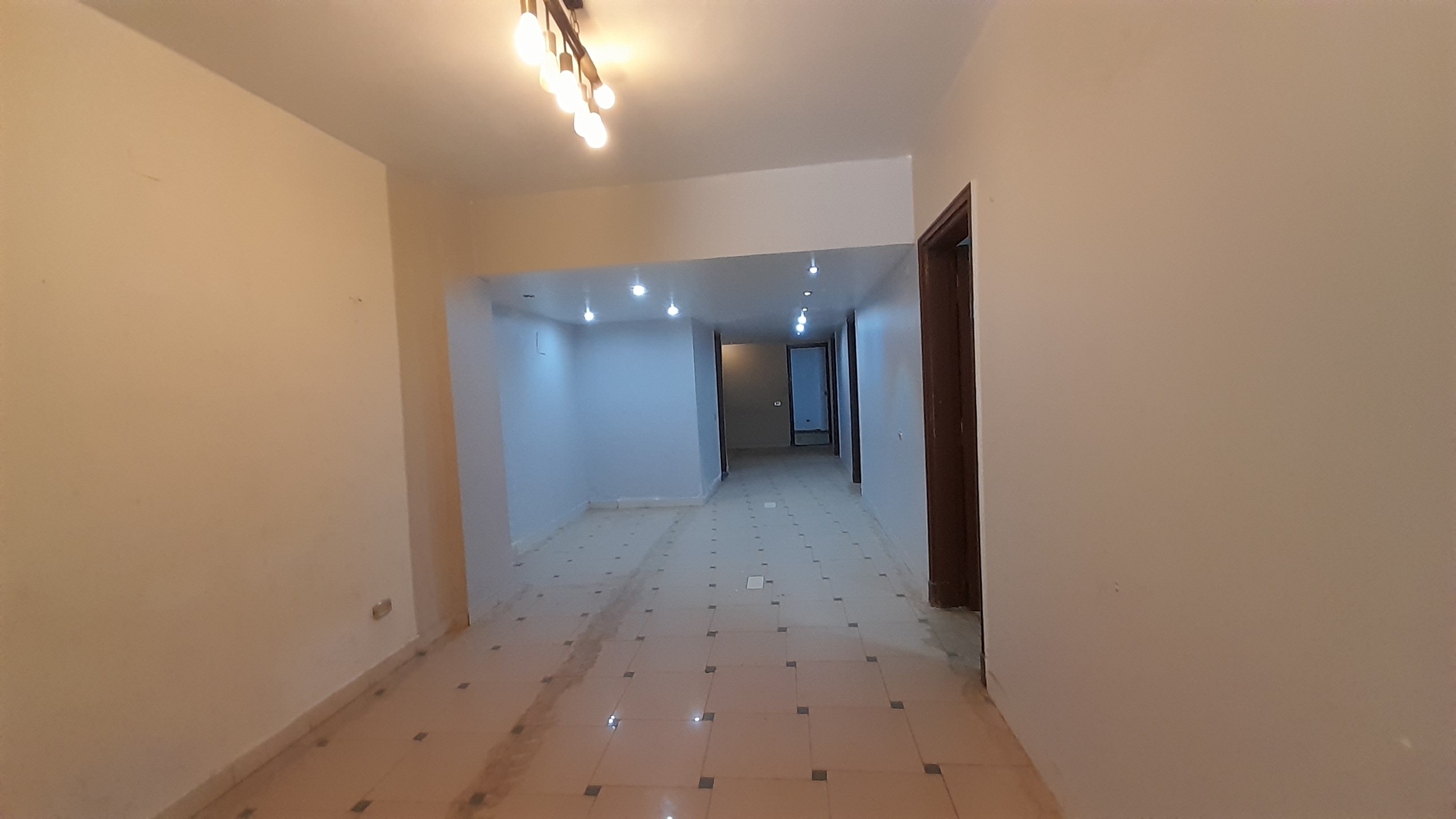 محل للبيع في المهندسين 200م في شارع رئيسى سوبر لوكس (2) محل للبيع في المهندسين مربع نادى الصيد 210م سوبر لوكس .