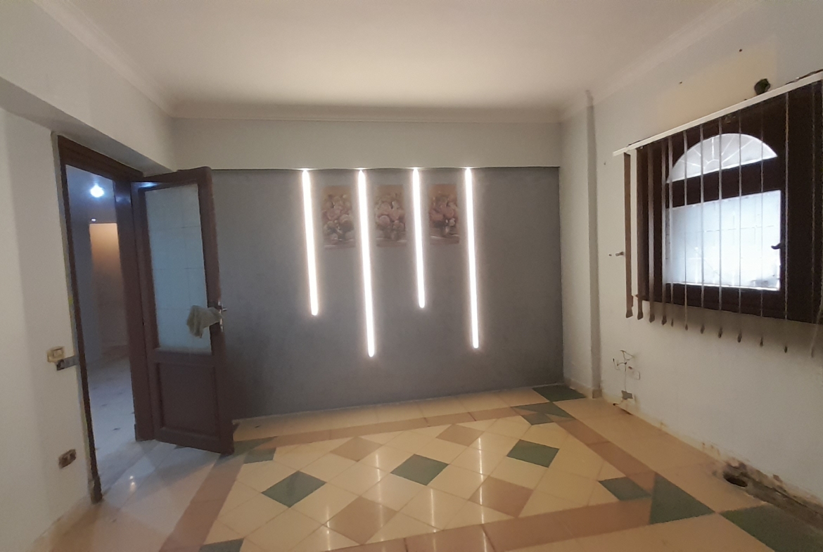 محل للبيع في المهندسين مربع نادى الصيد 210م  سوبر لوكس  .