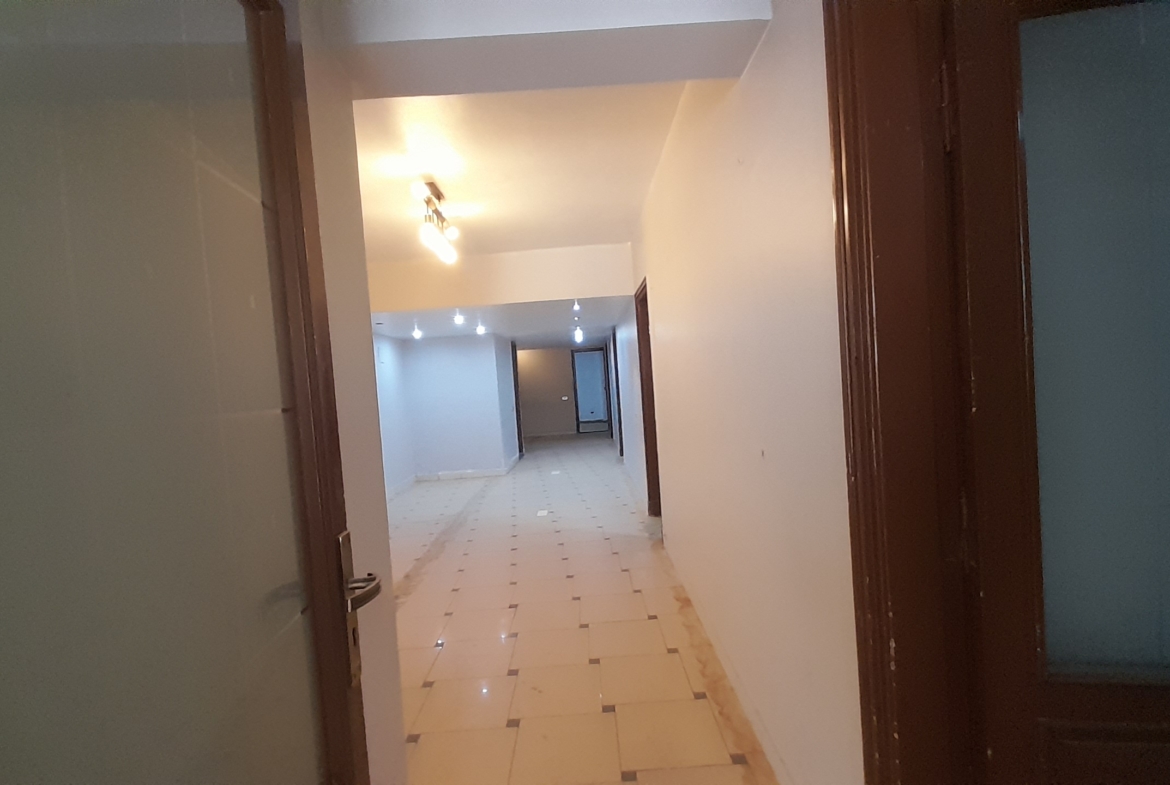 محل للبيع في المهندسين مربع نادى الصيد 210م  سوبر لوكس  .