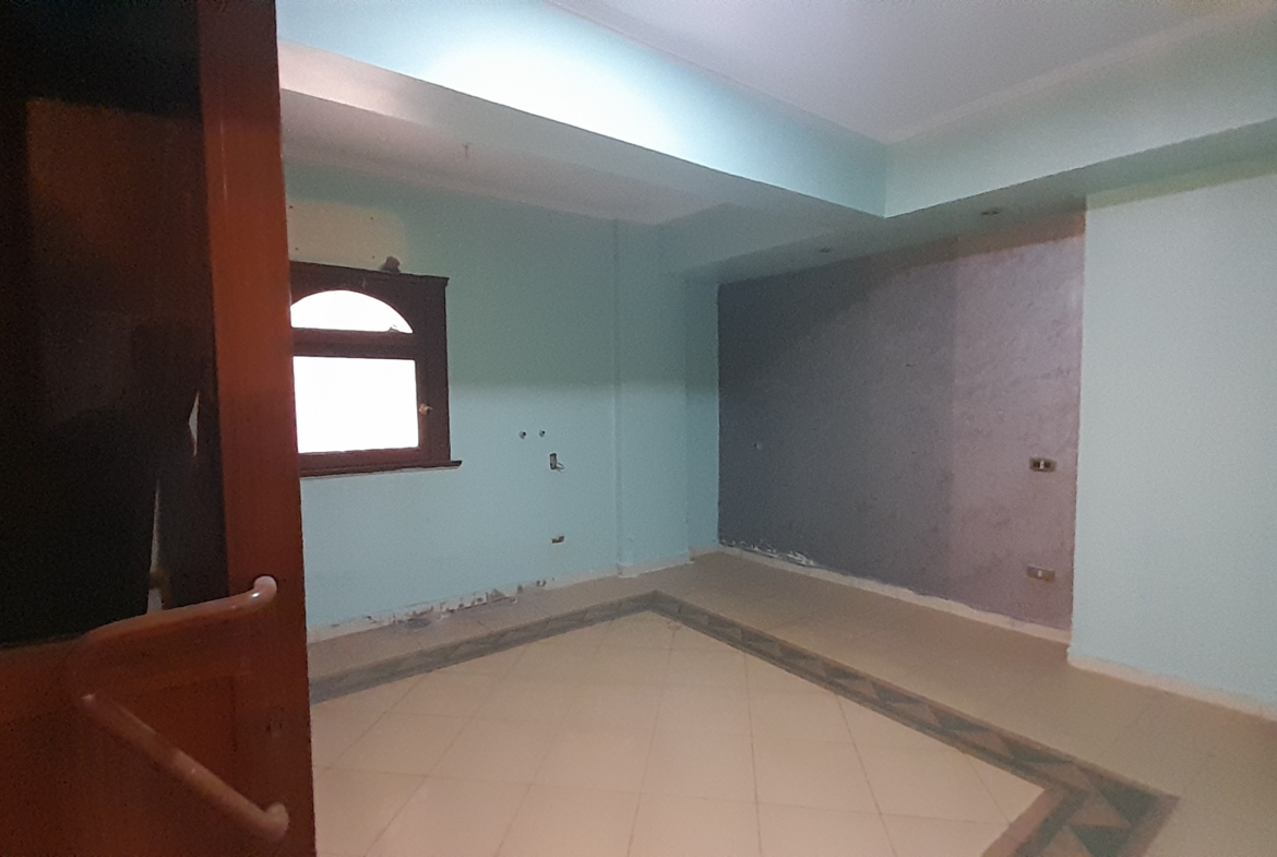 محل للبيع في المهندسين مربع نادى الصيد 210م  سوبر لوكس  .