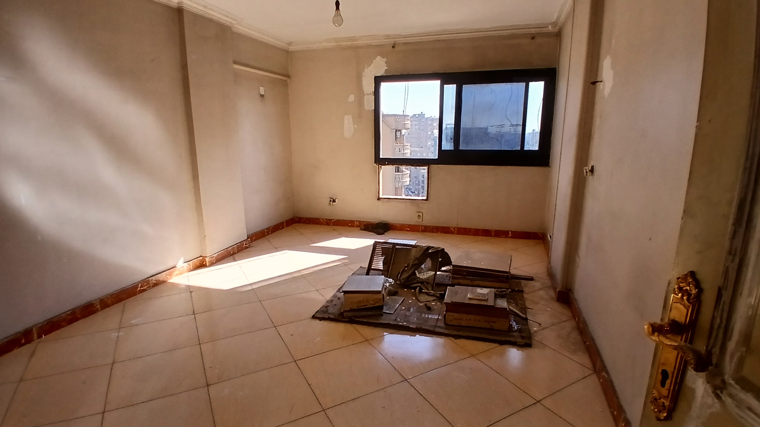 شقة للبيع  فى المهندسين 160م شارع السودان الرئيسى غير مجروحة