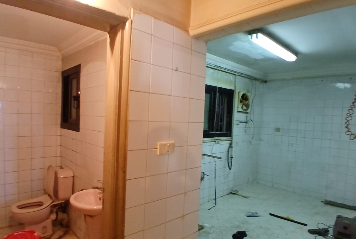 شقة للبيع  فى المهندسين 160م شارع السودان الرئيسى غير مجروحة