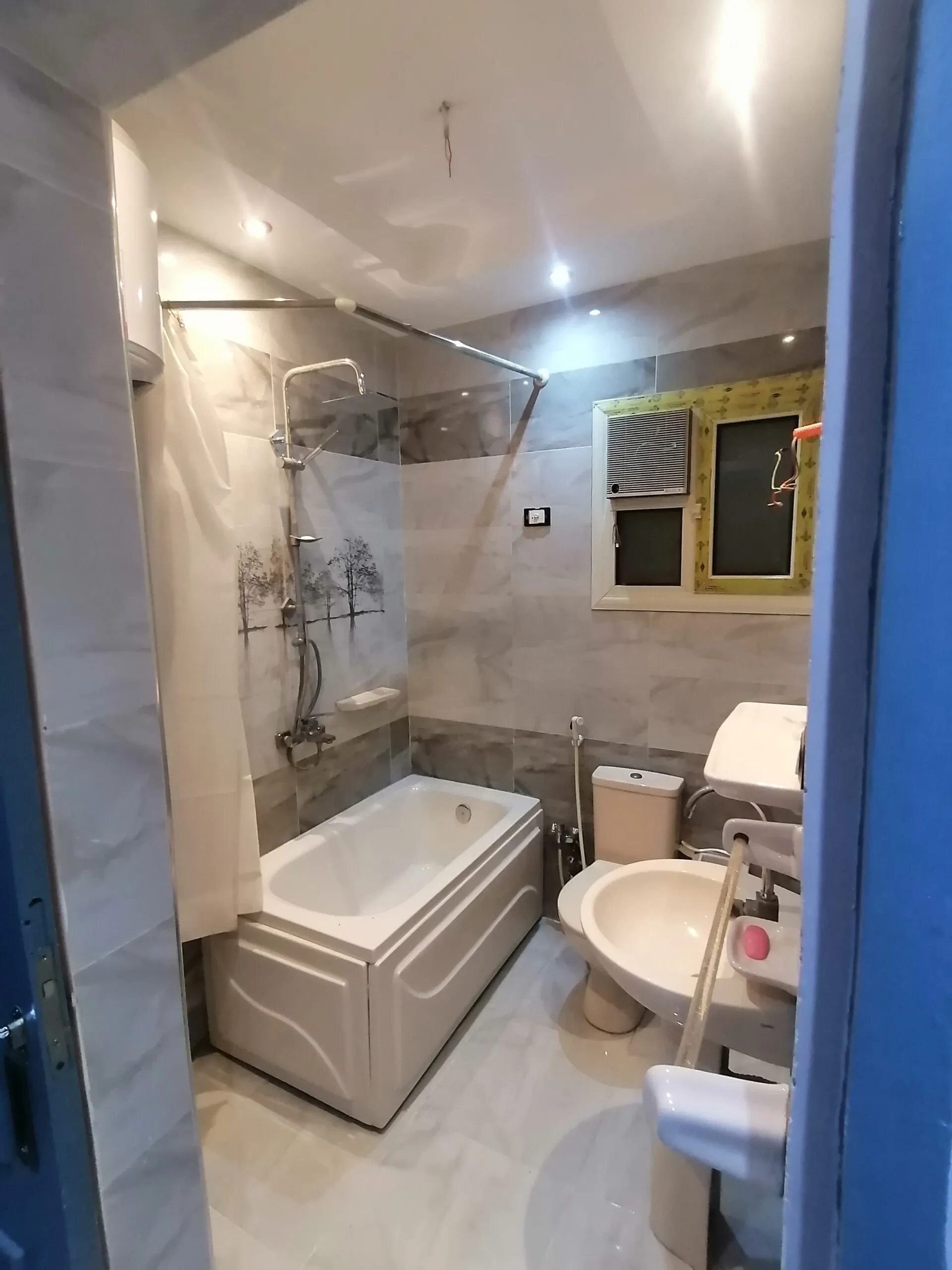 IMG_20250722_194211 شقة بموقع مميز بجوار النادي تشطيب مهندس ديكور بمطبخ جديد وموقد بلت ان إيطالى جديد وسخان كهربائى جديد