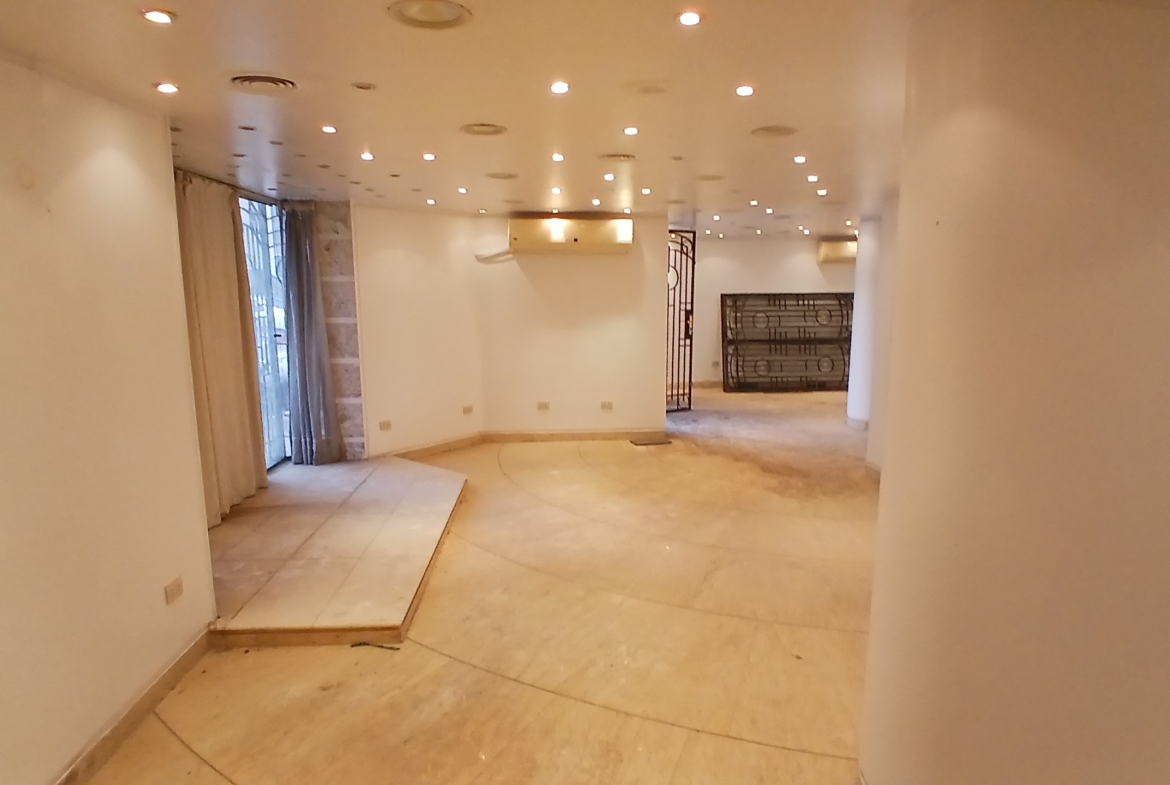 محل للبيع في المهندسين  73,5م  قرب المترو و شارع رئيسى