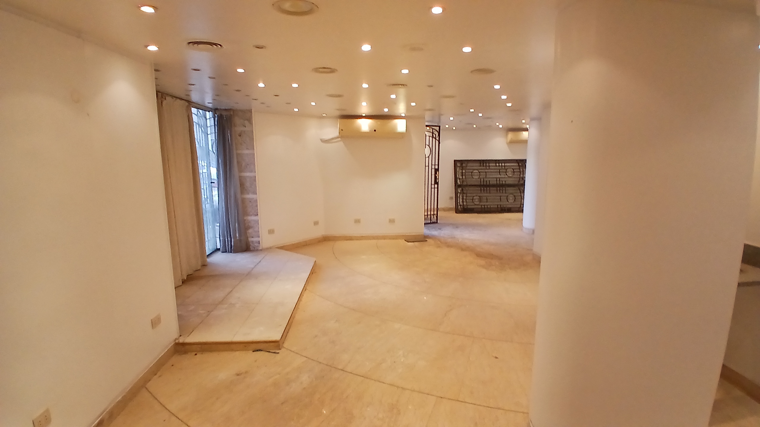 محل للبيع في المهندسين 73,5م قرب المترو و شارع رئيسى (2) محل للبيع في المهندسين 73,5م قرب المترو و شارع رئيسى