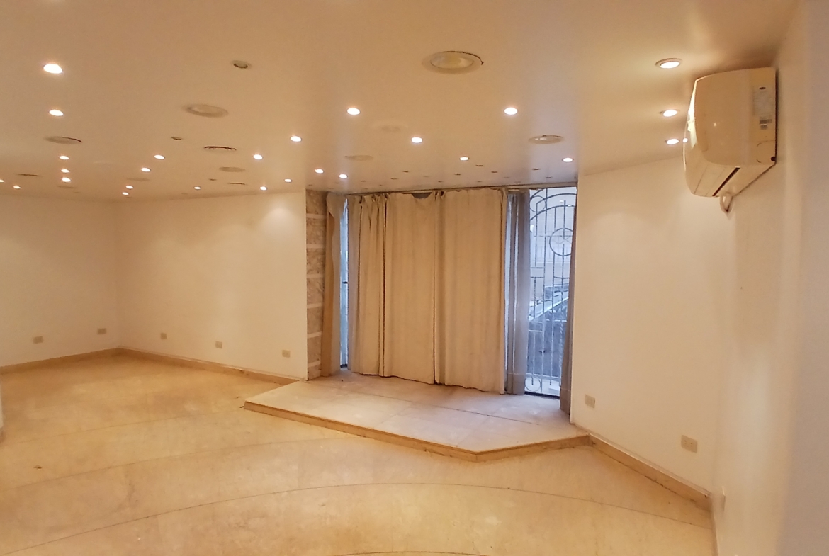 محل للبيع في المهندسين  73,5م  قرب المترو و شارع رئيسى