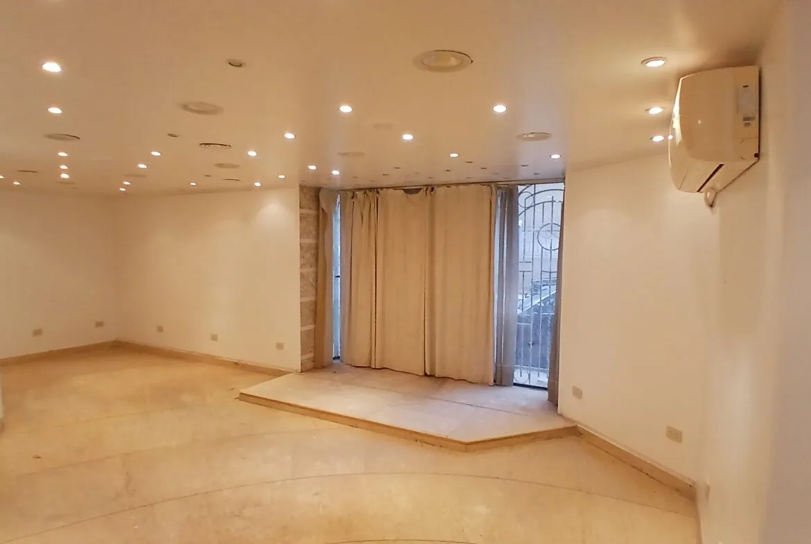 محل للبيع في المهندسين  73,5م  قرب المترو و شارع رئيسى