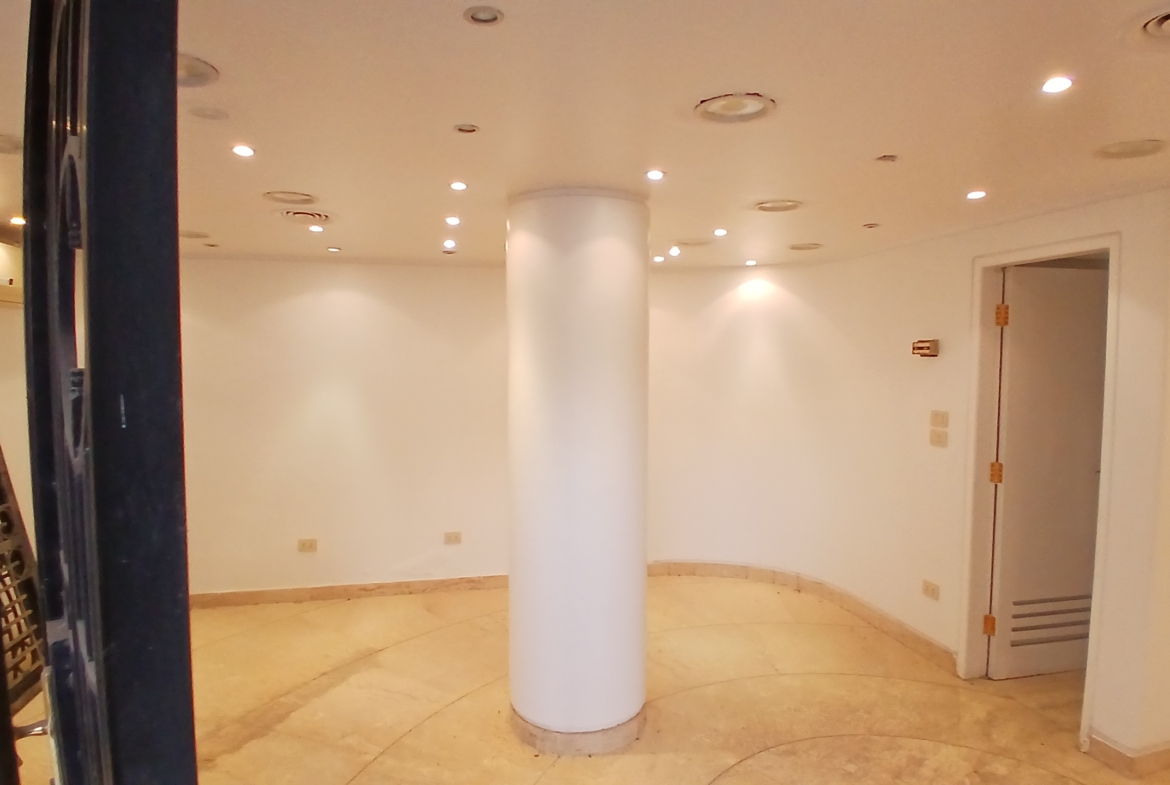 محل للبيع في المهندسين  73,5م  قرب المترو و شارع رئيسى