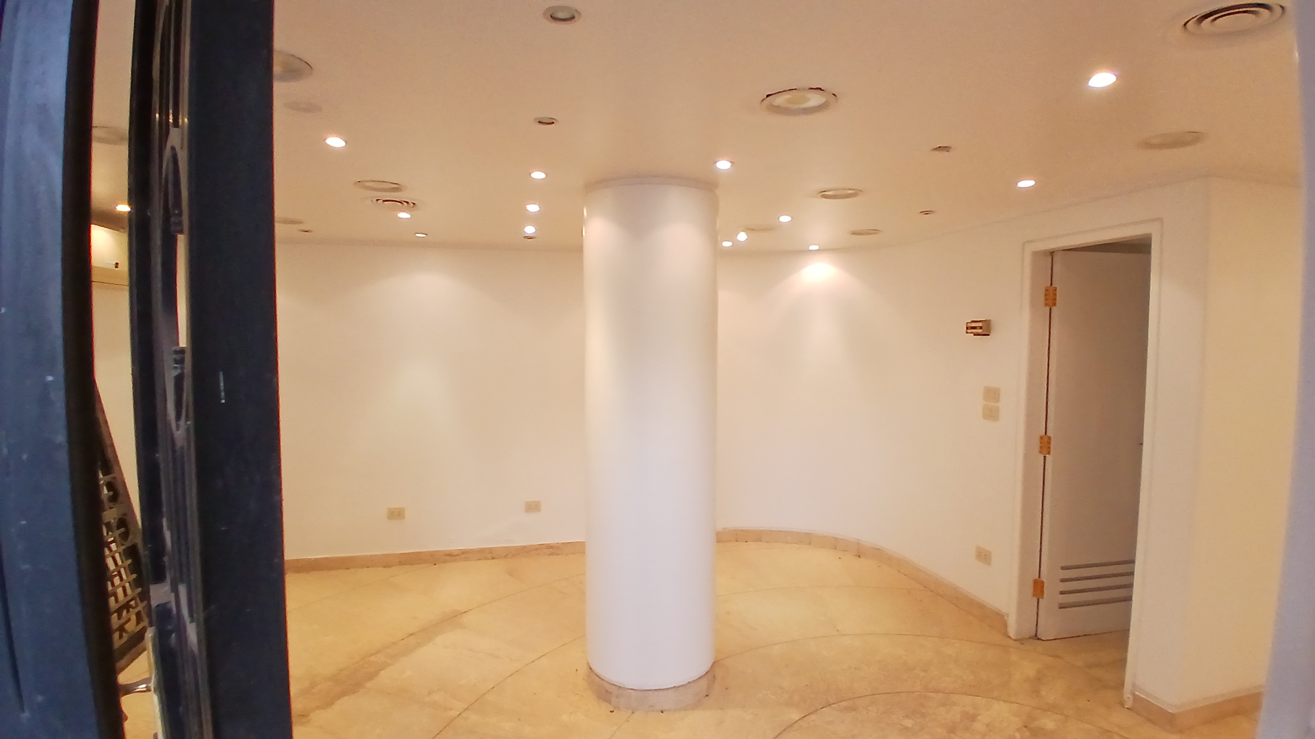 محل للبيع في المهندسين 73,5م قرب المترو و شارع رئيسى (4) محل للبيع في المهندسين 73,5م قرب المترو و شارع رئيسى