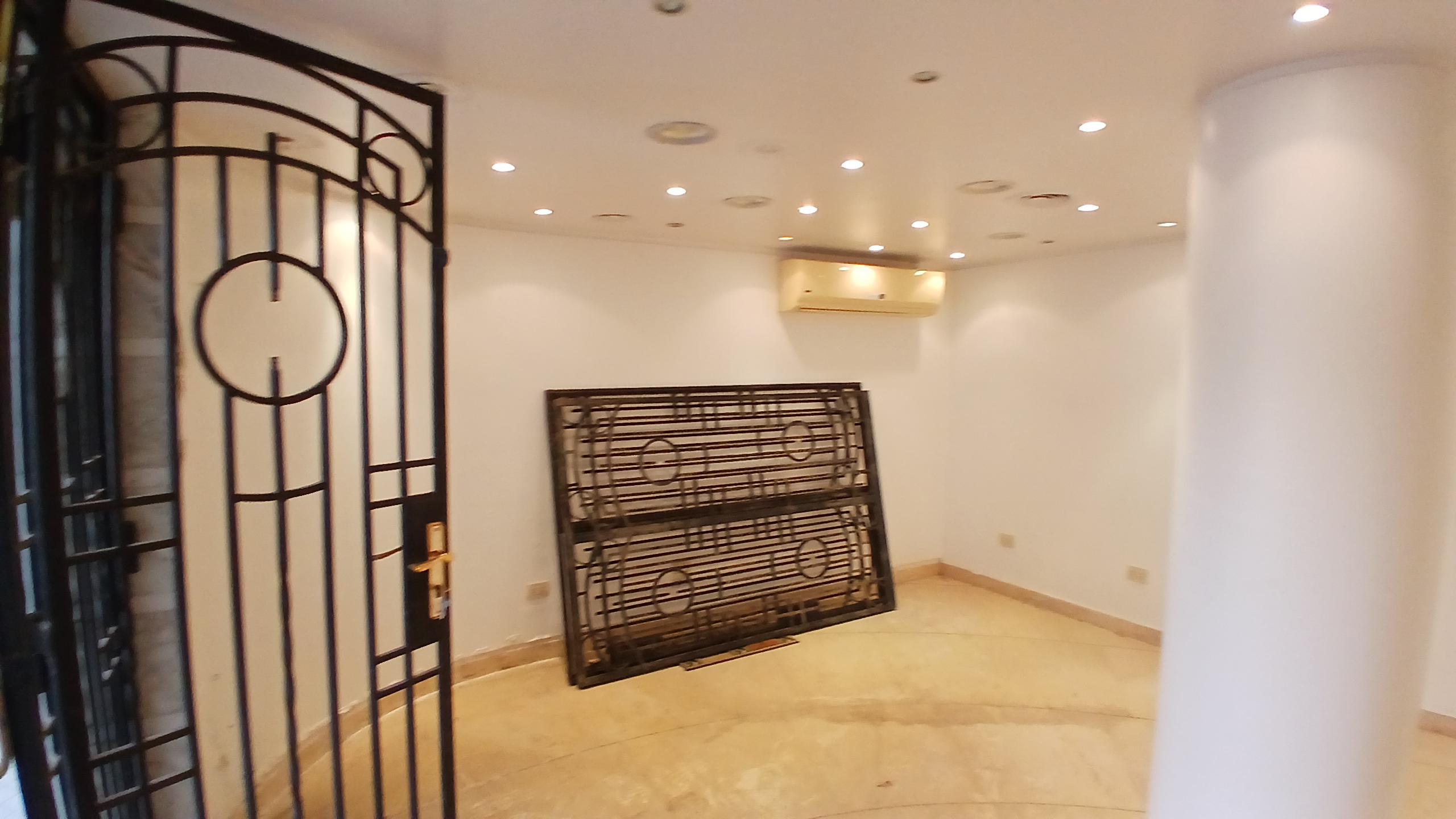 محل للبيع في المهندسين 73,5م قرب المترو و شارع رئيسى (5) محل للبيع في المهندسين 73,5م قرب المترو و شارع رئيسى
