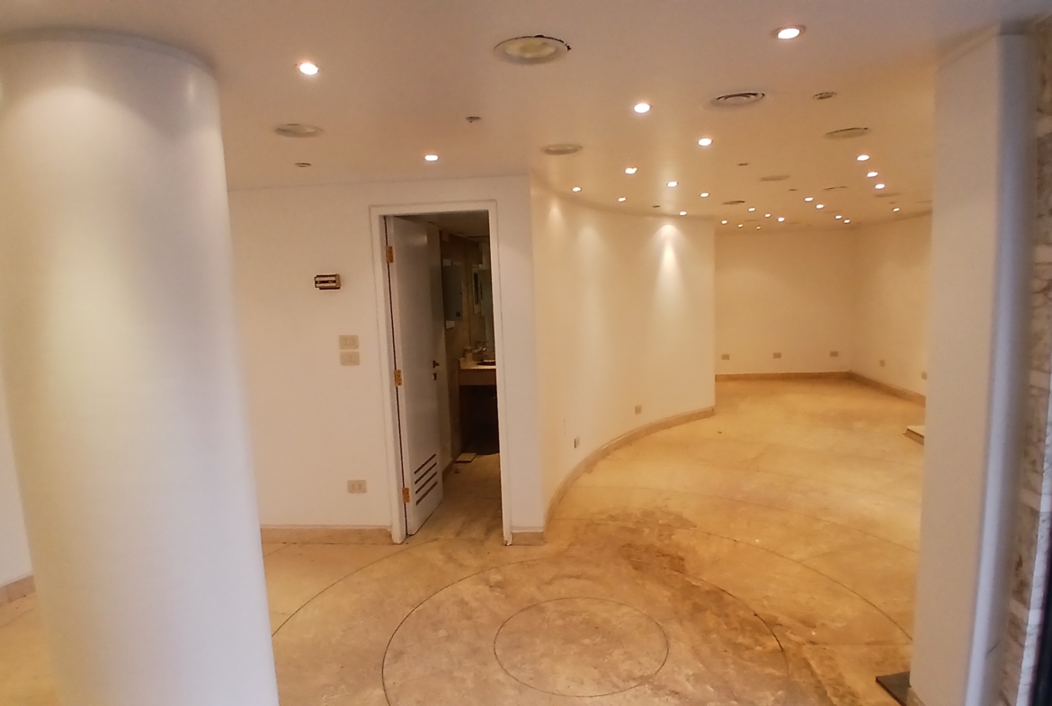 محل للبيع في المهندسين  73,5م  قرب المترو و شارع رئيسى