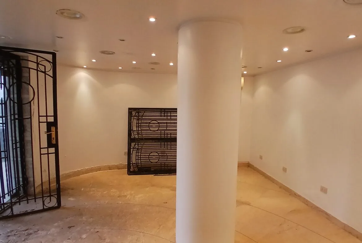 محل للبيع في المهندسين  73,5م  قرب المترو و شارع رئيسى
