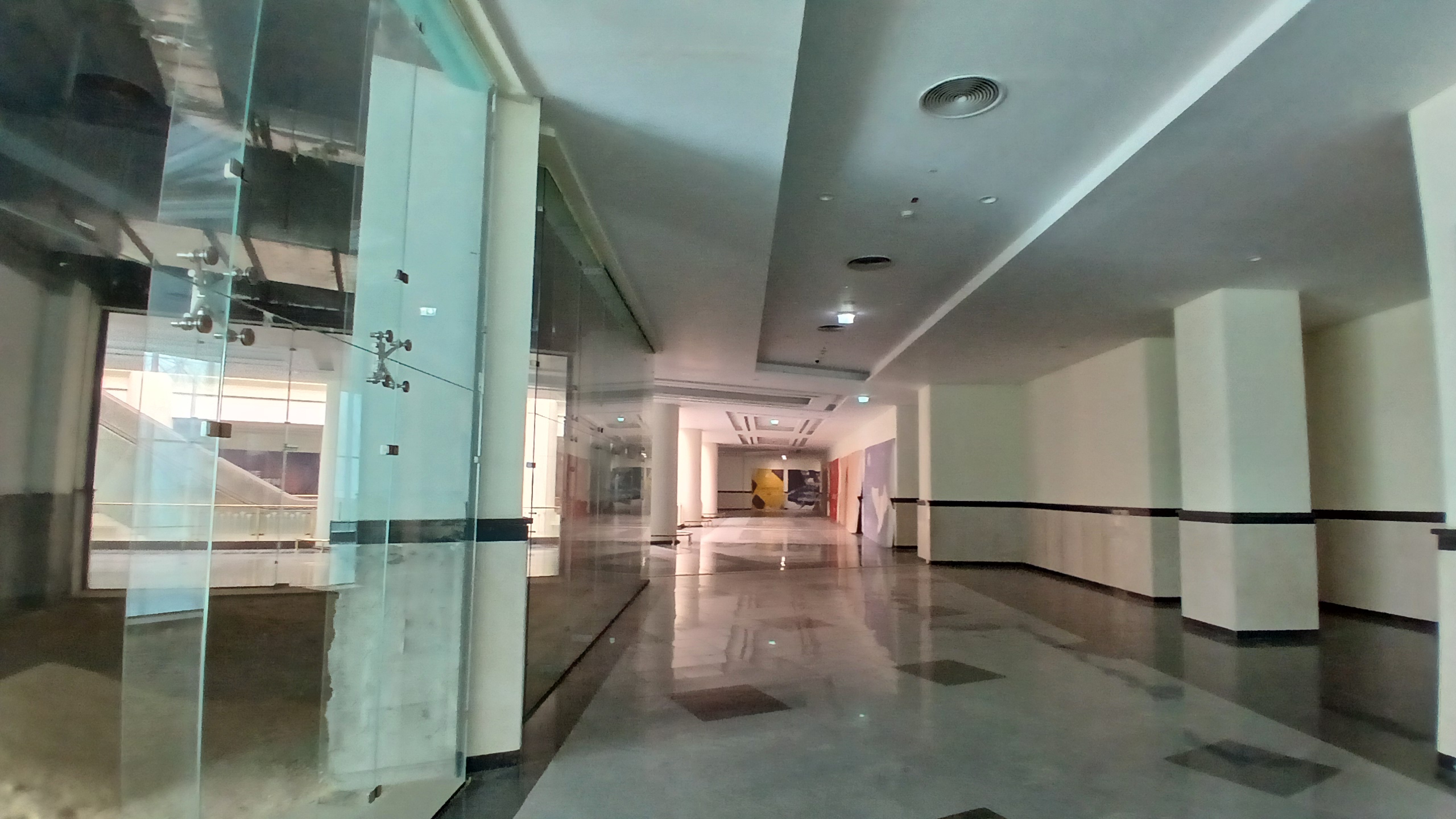 مكتب للإيجار فى المهندسين 1000م فى برج إدارى ( لوكيشن مميز  ) .