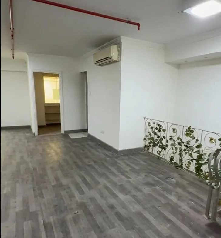 مكتب للايجار فى المهندسين 330م قرب عرابى الرئيسى ( عمارة فندقية  ).   