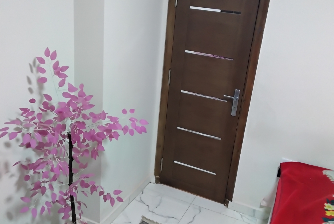 شقة أرضي بحديقة مميزة جدا بحدائق الاهرام