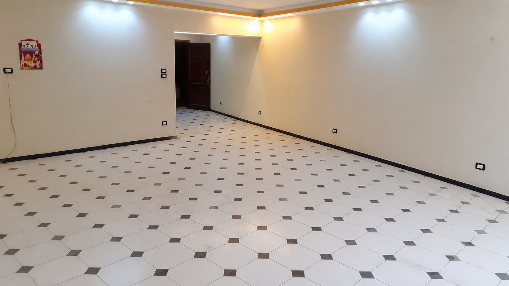 شقة للبيع فى المهندسين  200م  تفرع  شارع شهاب الرئيسى  ( عمارة مدخلها شيك  )  .
