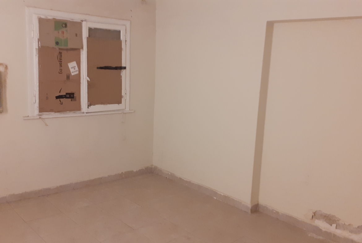 شقة للبيع فى المهندسين  200م  تفرع  شارع شهاب الرئيسى  ( عمارة مدخلها شيك  )  .