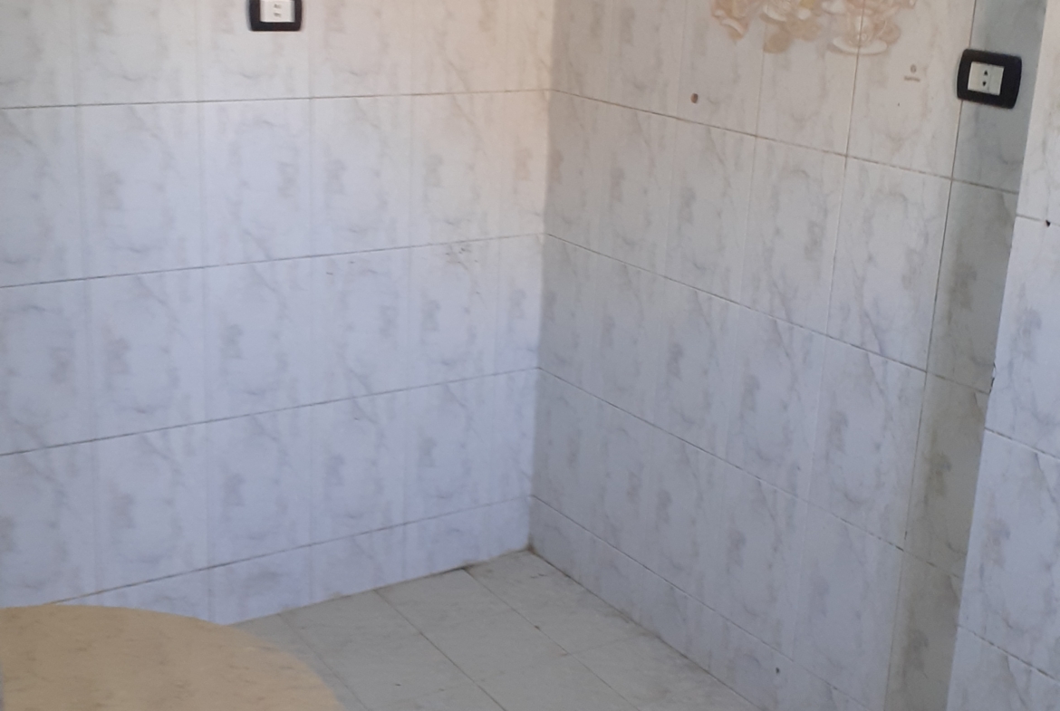 شقة للبيع فى المهندسين  200م  تفرع  شارع شهاب الرئيسى  ( عمارة مدخلها شيك  )  .