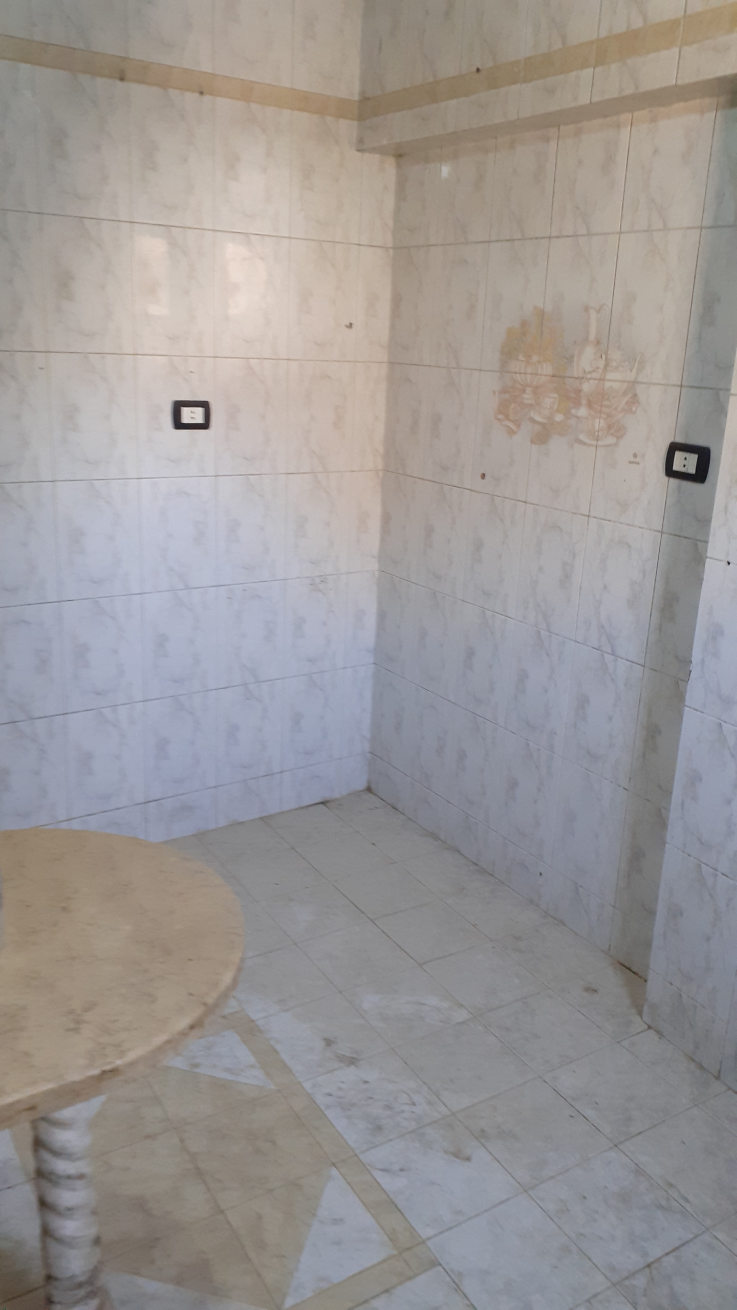 شقة للبيع فى المهندسين  200م  تفرع  شارع شهاب الرئيسى  ( عمارة مدخلها شيك  )  .