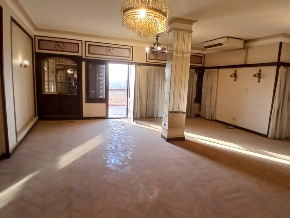 مكتب للإيجار في المهندسين 375م شارع جامعة الدول العربية الرئيسى ( فيو رائع )  .