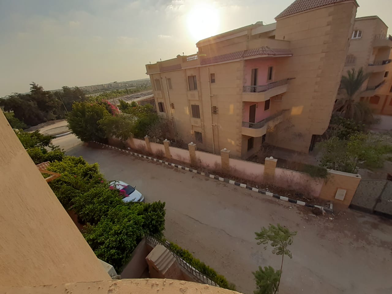 شقة للبيع بفيللا فى مدينة العبور ـ الحى الرابع فلل بموقع مميز