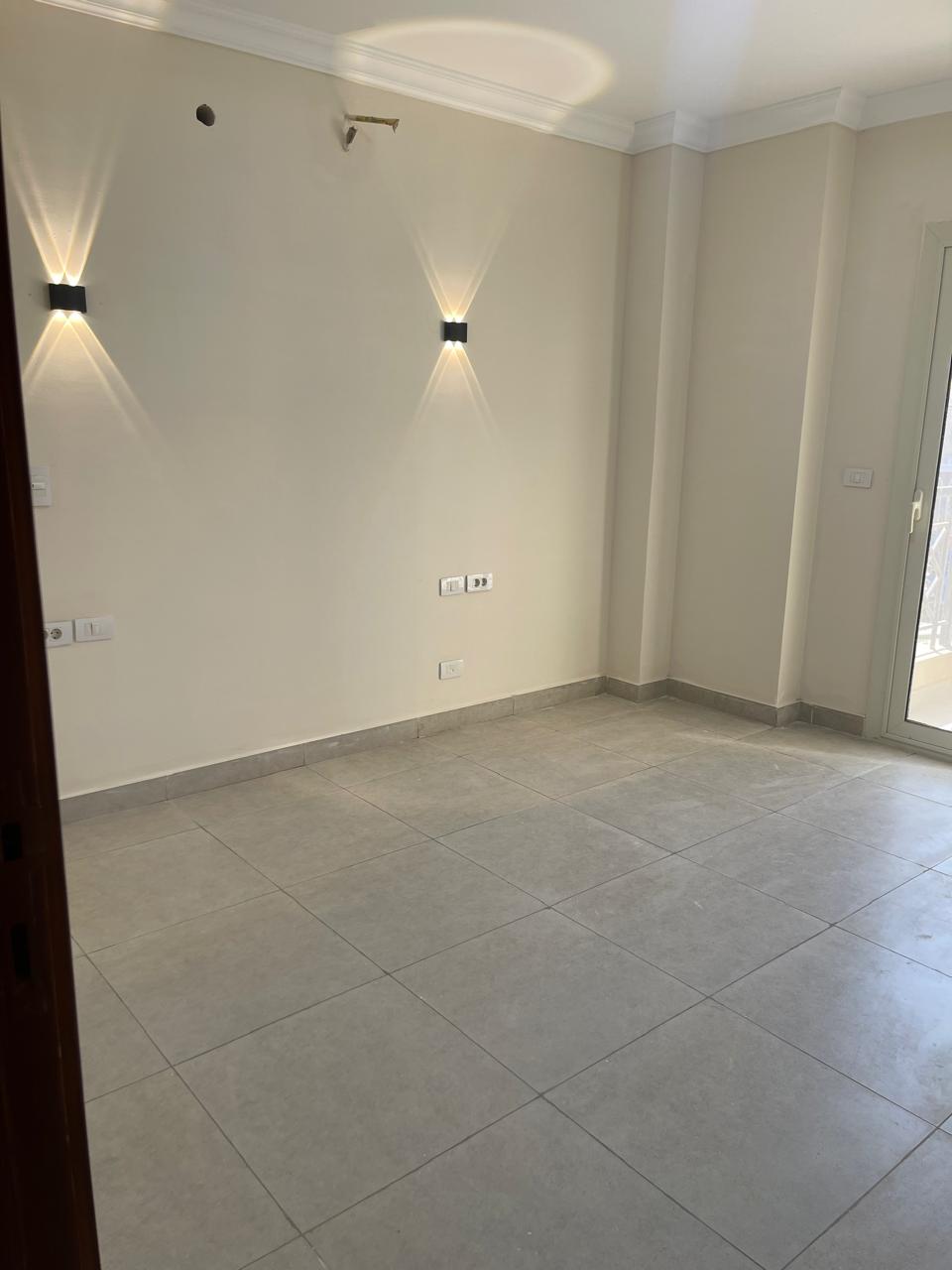 PHOTO-2026-07-01-00-35-36 شقة للايجار بكمباوند صوارى بقلب الاسكندرية وبجوار الجامعات