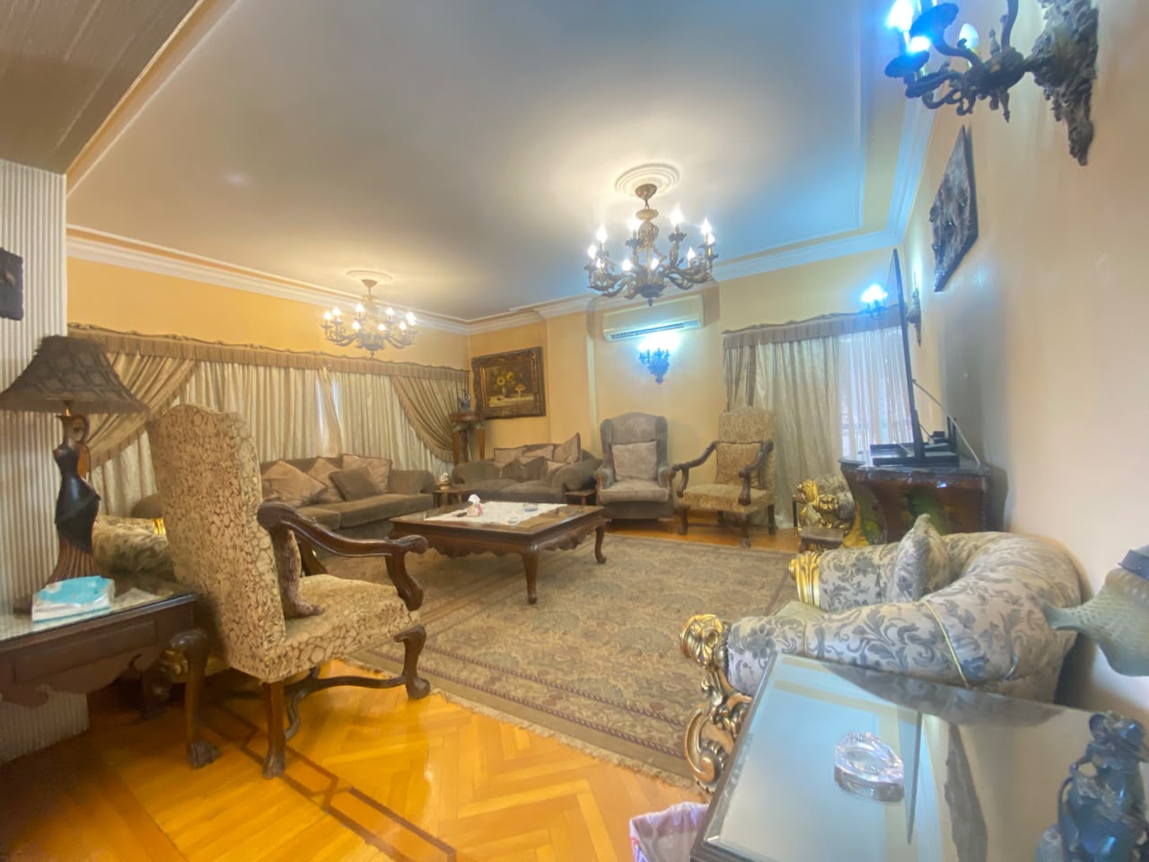 شقة للبيع فى المهندسين 158م قرب شارع شهاب الرئيسى ( تشطيب كلاسيكى رائع ) (2) شقة للبيع فى المهندسين 198م قرب شارع شهاب الرئيسى ( تشطيب كلاسيكى رائع ) .