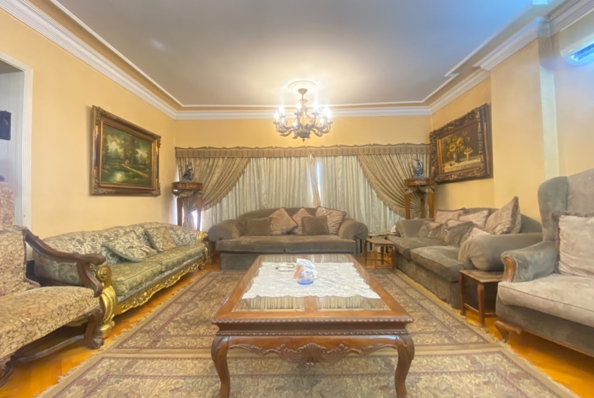 شقة للبيع فى المهندسين 198م قرب شارع شهاب الرئيسى ( تشطيب كلاسيكى رائع ) .