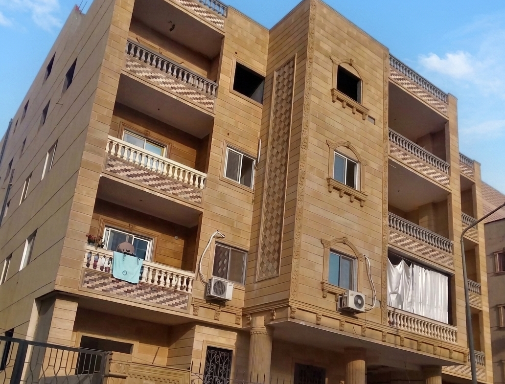 شقة مميزة 🏡للبيع فى حى تاسع بالعبور 170م بحرى بالكامل