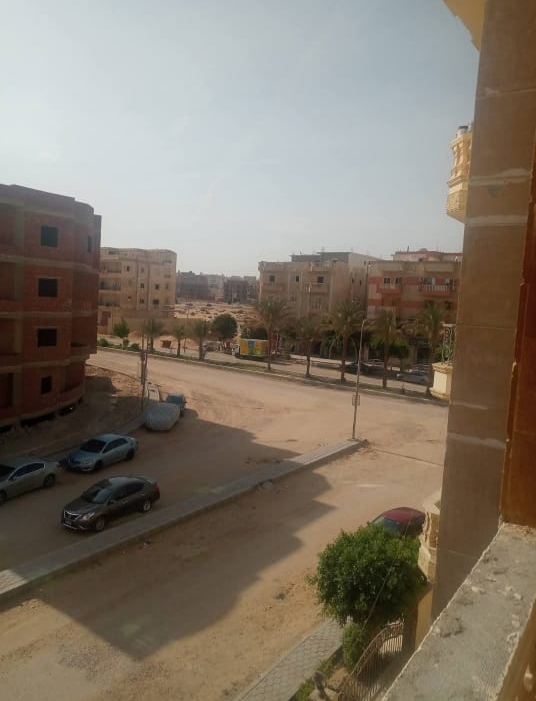 شقة مميزة 🏡للبيع فى حى تاسع بالعبور 170م بحرى بالكامل