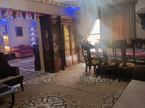 شقة للبيع 240 م بموقع راقي بمنطقة ناصر الثورة بين فيصل و الهرم