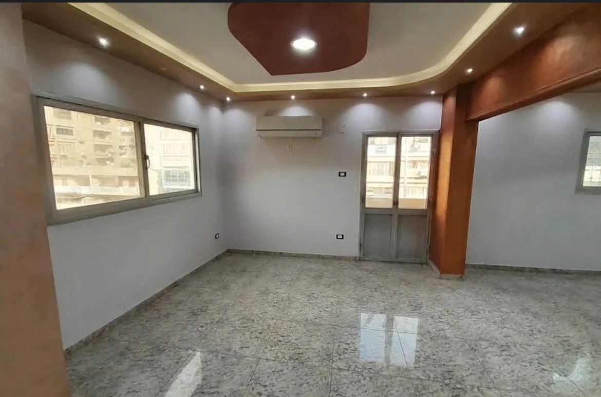 مكتب للإيجار فى المهندسين 120م فى شارع السودان الرئيسى طابق ثانى بدون مصعد  .