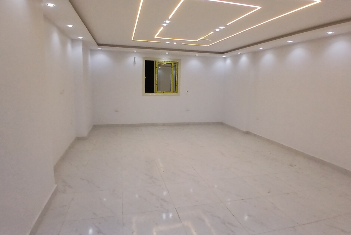 مكتب للإيجار فى المهندسين 180م خطوات من شارع البطل أحمد عبد العزيز هاى لوكس .