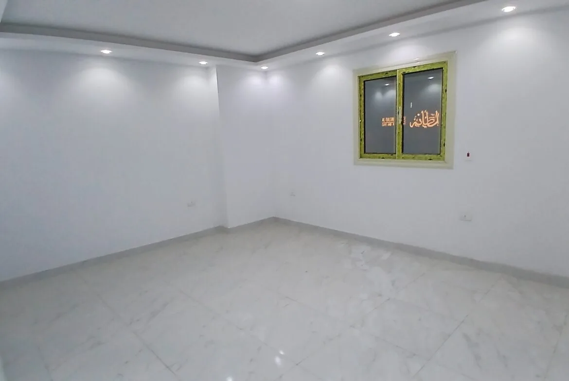 مكتب للإيجار فى المهندسين 180م خطوات من شارع البطل أحمد عبد العزيز هاى لوكس .