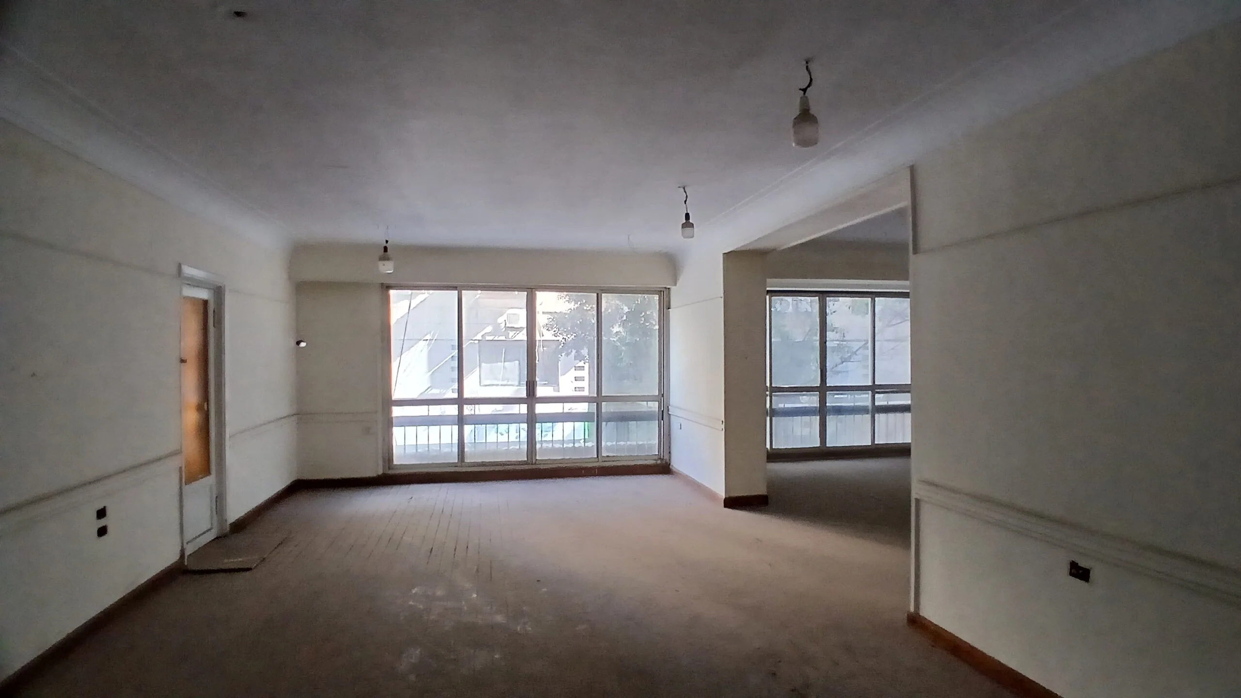 Apartment for sale in Southern Zamalek, 220 sqm, registered, and located just 5 minutes from the Nile—an excellent opportunity for administrative (11) شقة للبيع فى الزمالك القلبية 220م مسجلة وتبعد 5 دقائق فقط عن النيل (للإستثمار الإداري المتميز ) .