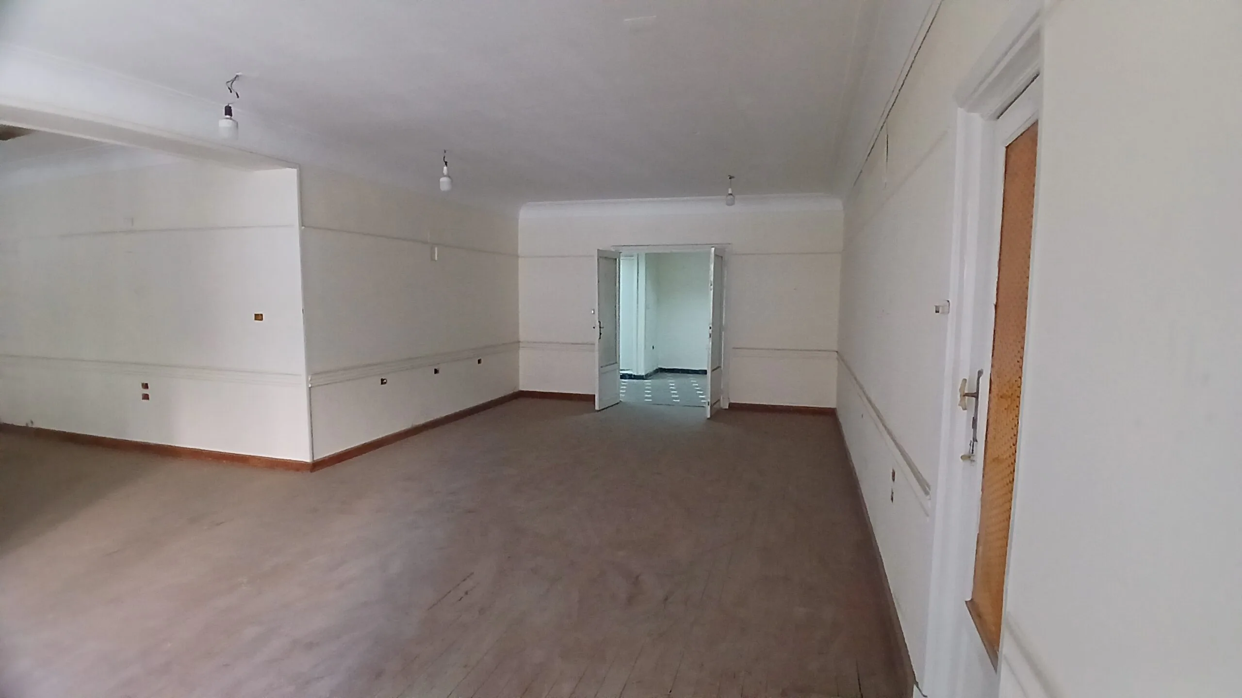 Apartment for sale in Southern Zamalek, 220 sqm, registered, and located just 5 minutes from the Nile—an excellent opportunity for administrative (4) شقة للبيع فى الزمالك القلبية 220م مسجلة وتبعد 5 دقائق فقط عن النيل (للإستثمار الإداري المتميز ) .