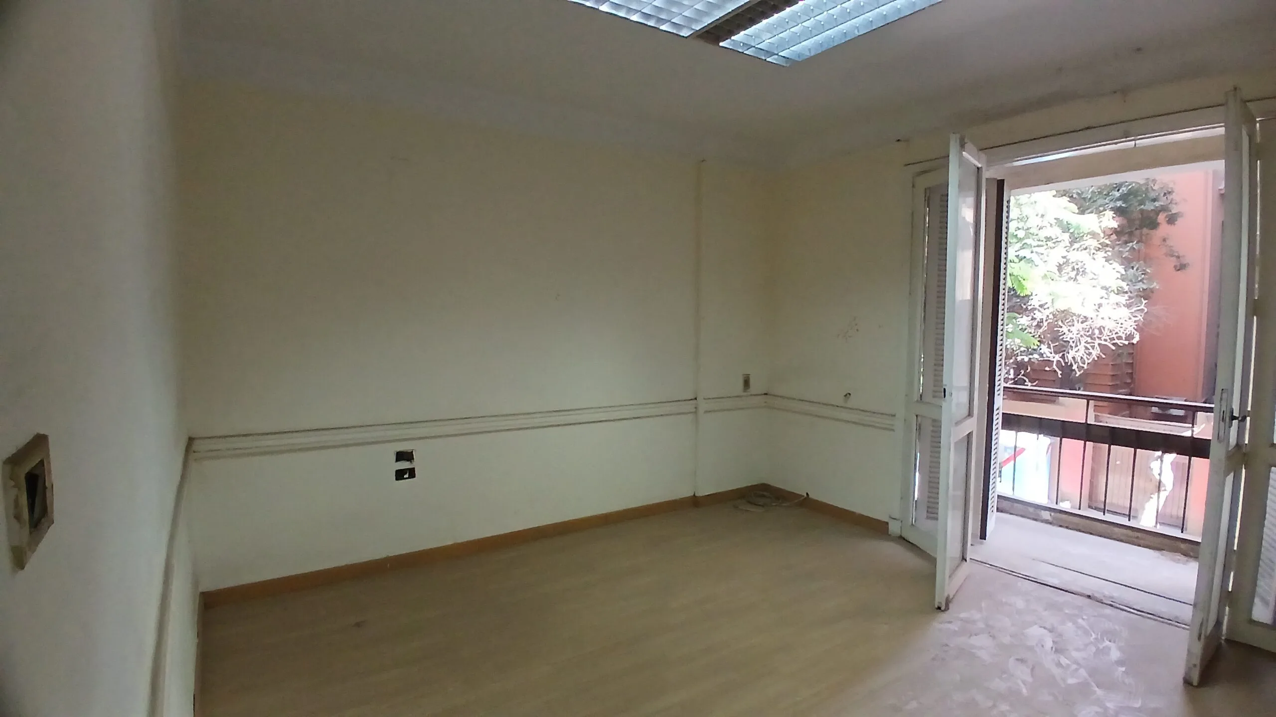 Apartment for sale in Southern Zamalek, 220 sqm, registered, and located just 5 minutes from the Nile—an excellent opportunity for administrative (6) شقة للبيع فى الزمالك القلبية 220م مسجلة وتبعد 5 دقائق فقط عن النيل (للإستثمار الإداري المتميز ) .
