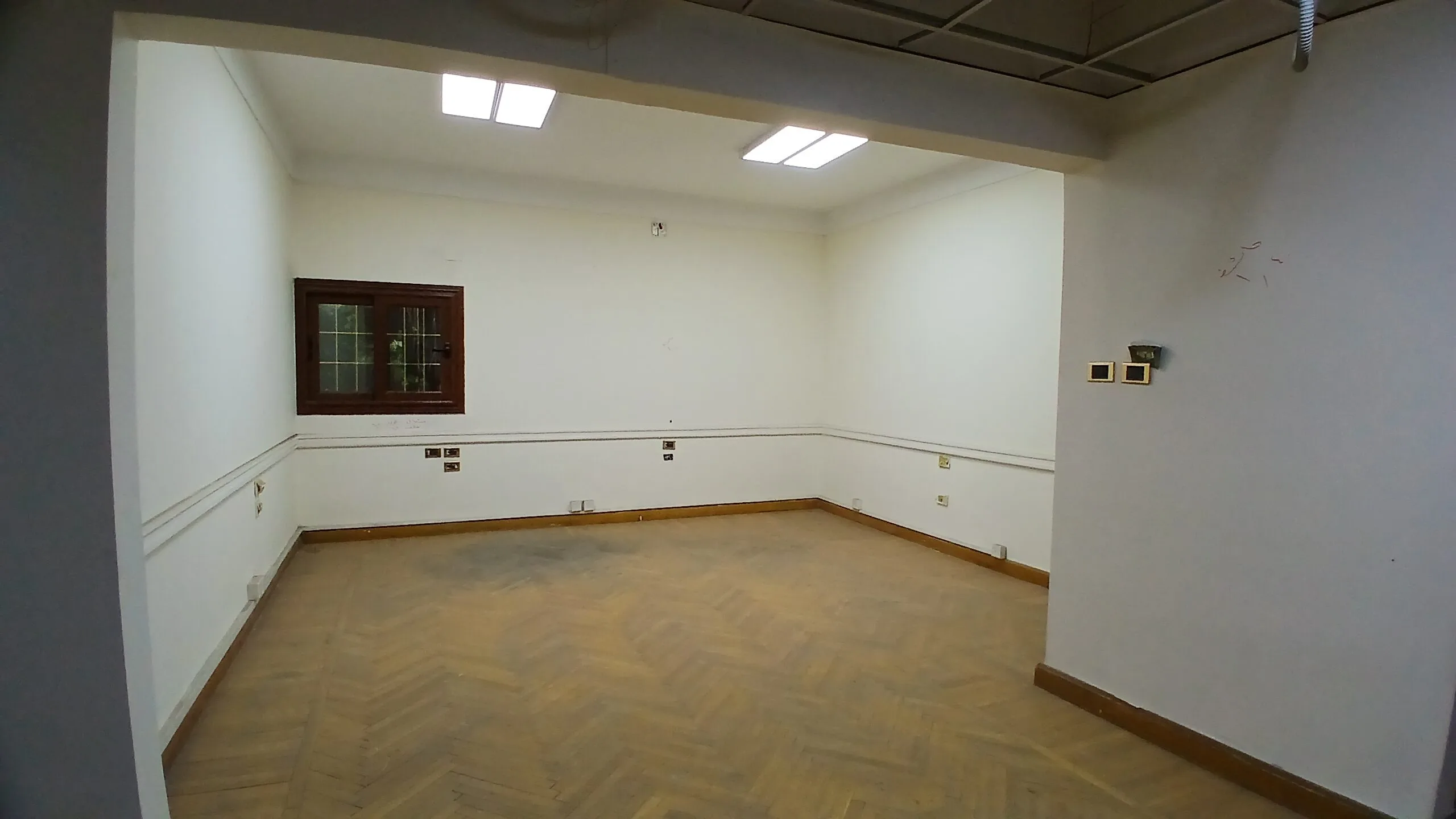 Office for sale in Southern Zamalek, 220 sqm, registered, and located just 5 minutes from the Nile—an excellent opportunity for administrative investment (7) مكتب للبيع فى الزمالك القلبية 220م مسجلة وتبعد 5 دقائق فقط عن النيل (للإستثمار الإداري المتميز ) .