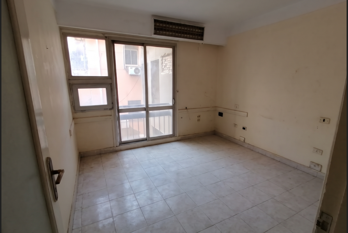شقة للبيع فى الزمالك القلبية 160م مسجلة تطل على حديقة سفارة  (للإستثمار الإداري المتميز )    .